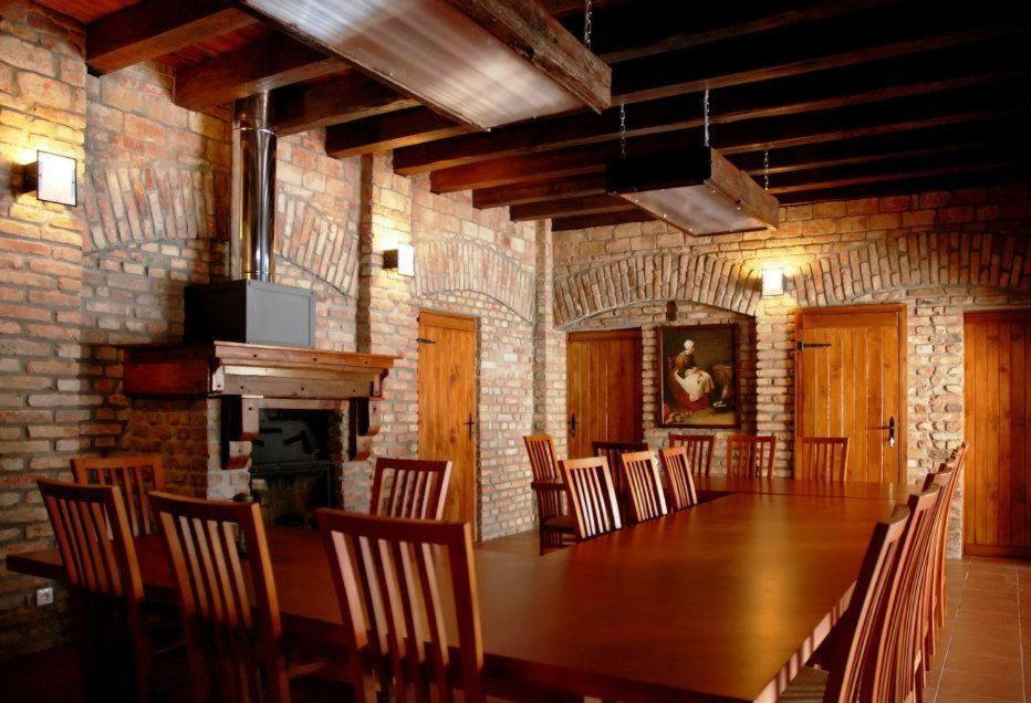 Trzy Dęby, Dębogóra