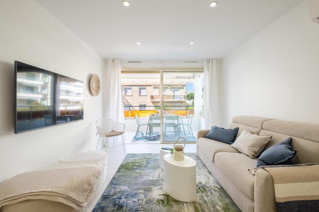 Stylish 2-Br Apartment Steps from the Croisette - 3