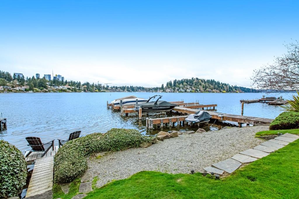 Little Log Cabin on Lake Washington photo