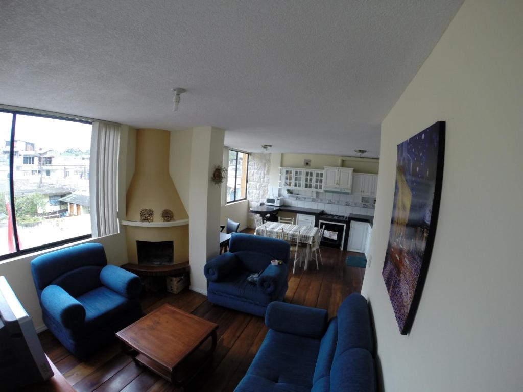 Mayra's Apartments and Spanish School — Hotel in Banos