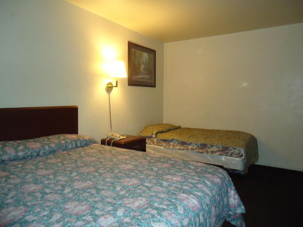Economy Inn photo