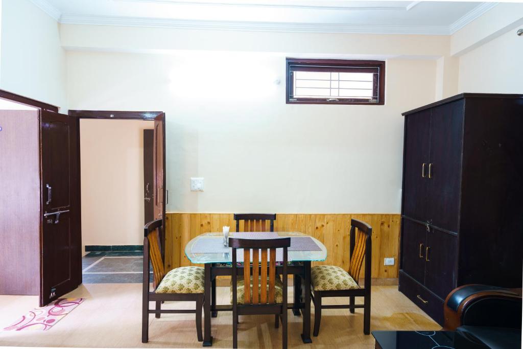 LivingStone Cool Cottage Chail photo