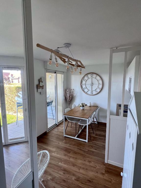 VILLA LES PLANCHES DEAUVILLE PLAGE CASINO — Hotel in Trouville-sur-Mer