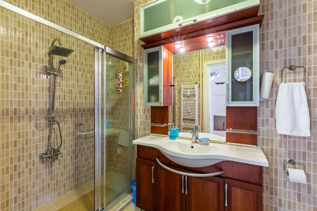 Pleasant Apartment with Impressive City View in Sisli photo