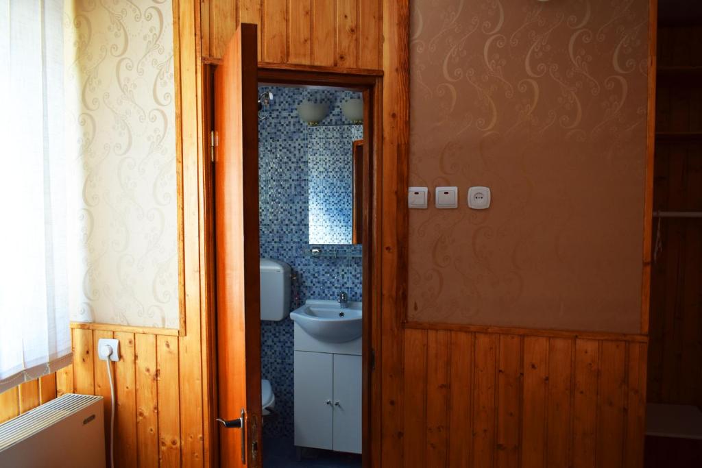 Hotel Plutitor Carpatia St. Constantin photo