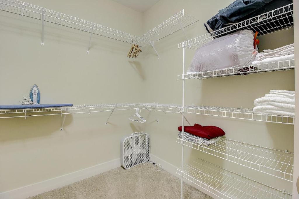 Frontdesk Mezzo 1 Southpark Apts Charlotte, NC photo