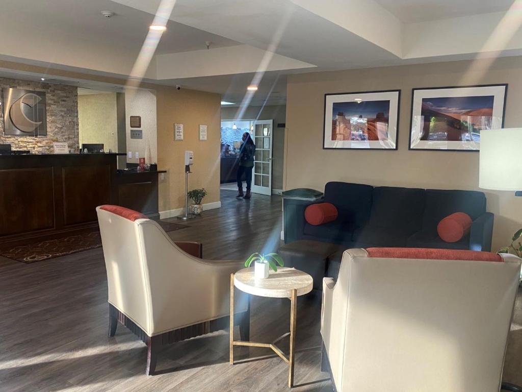 Comfort Suites photo
