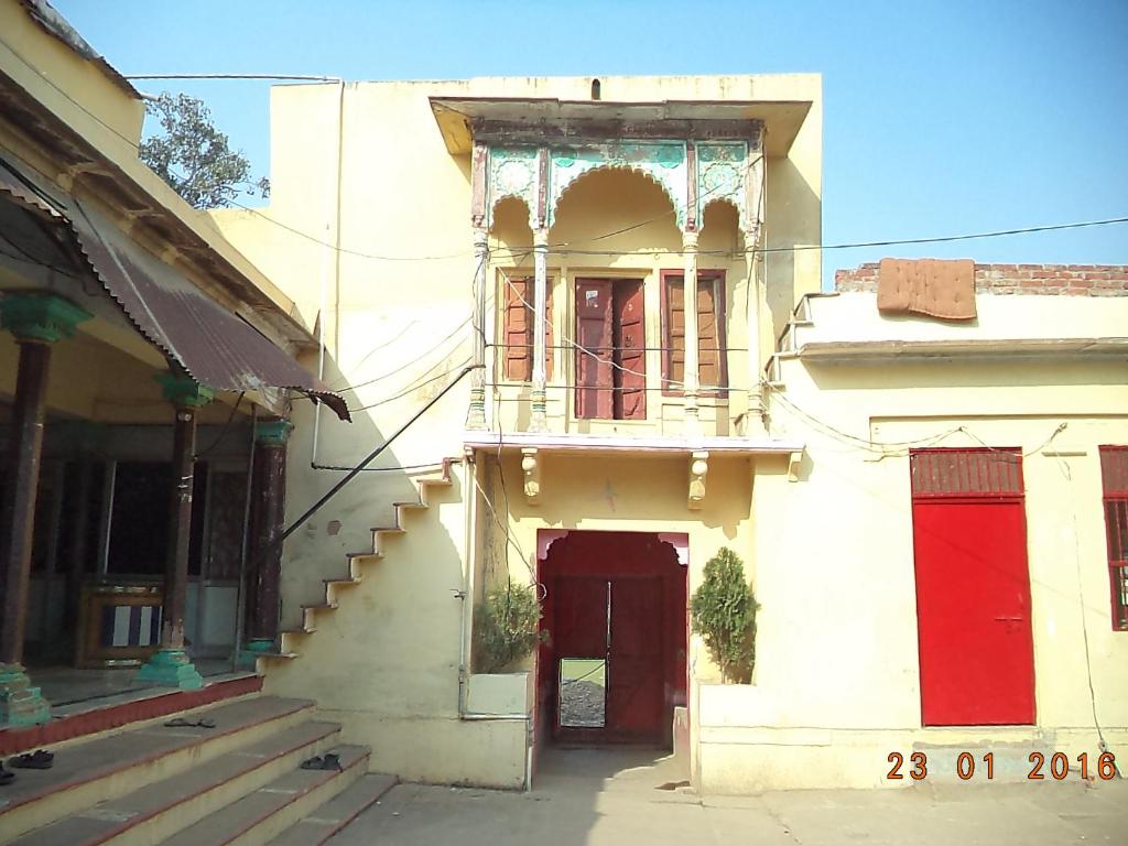 Shri Swami Sheetal Das Sewa Trust B1-88 Assi , Near Pushkar Talab,Varanasi, Ashram Dharmshala — Hotel in Varanasi