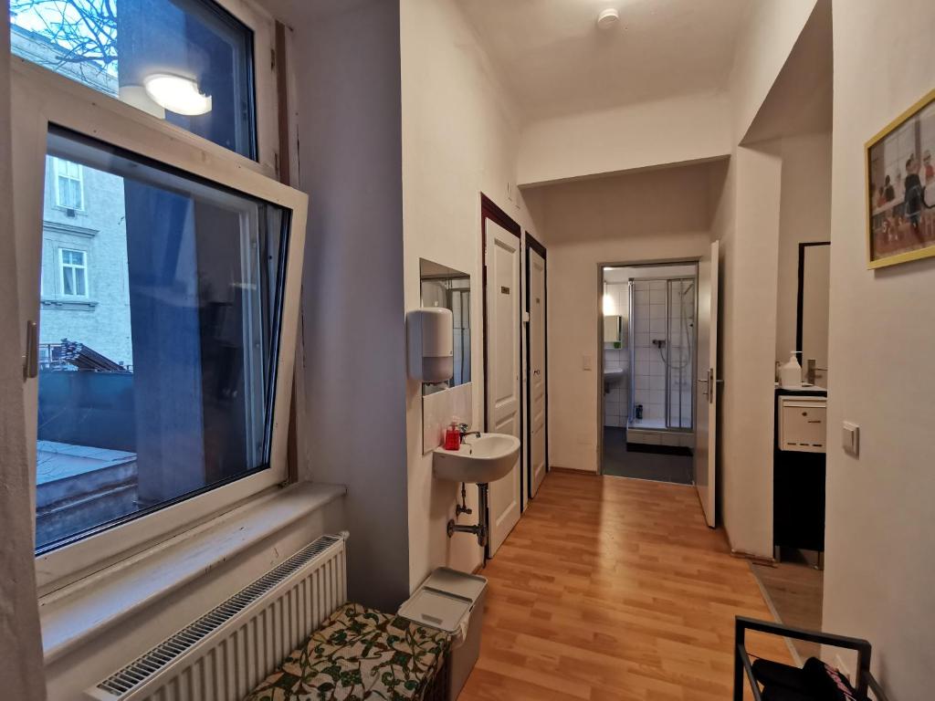 7brunnen Hostel & Guest House photo