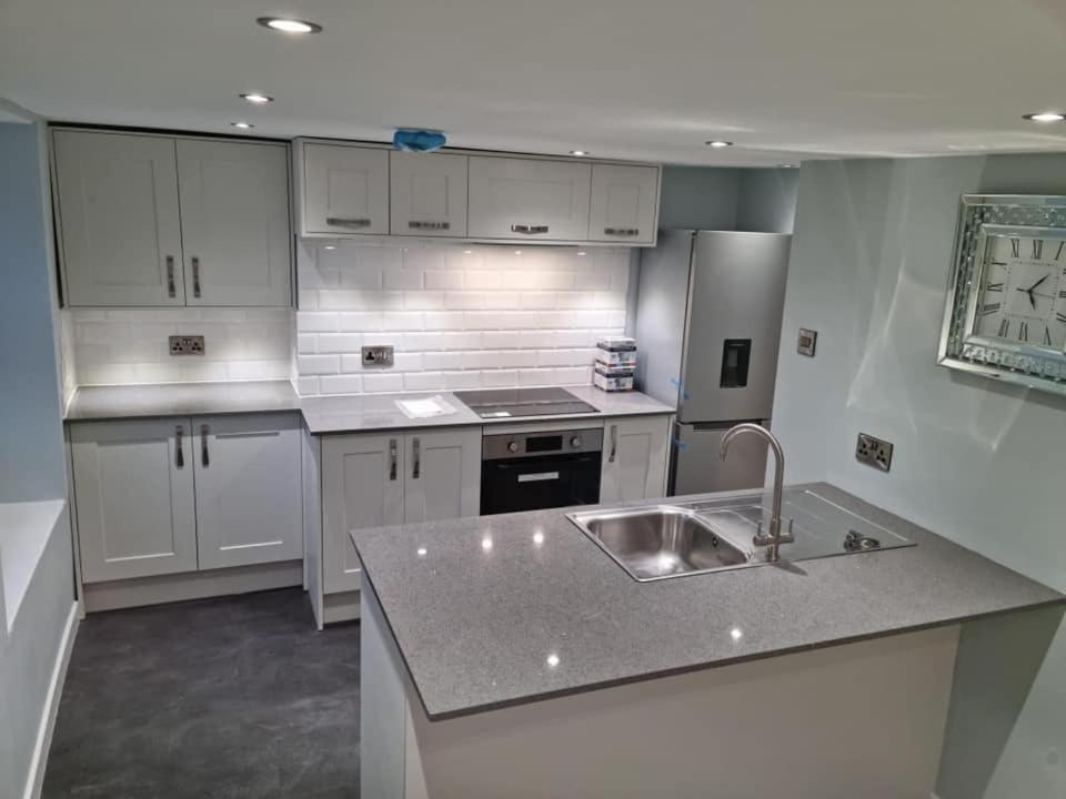 Flat 2 - Y Sgwar Restaurant, Morfa Bychan