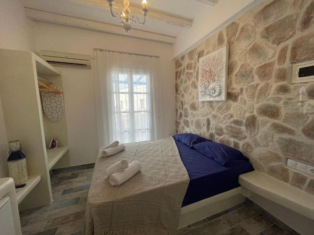 BURGOS BARRIO — Hotel in Naxos Island