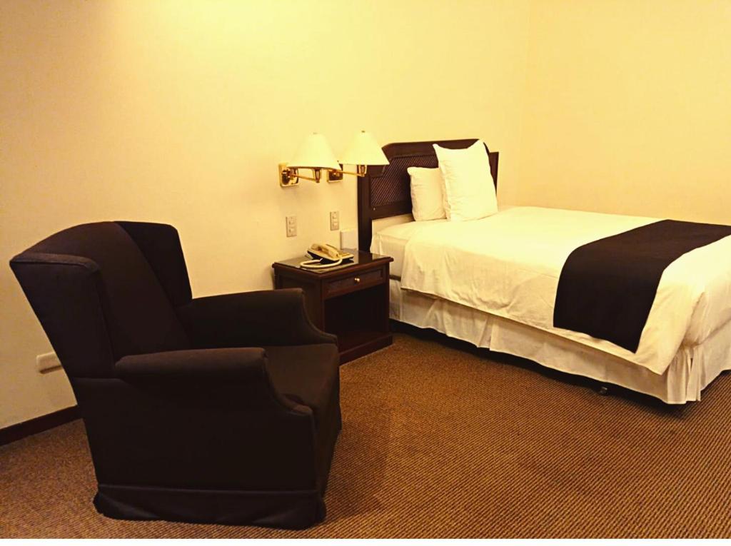 Thunderbird Hotel Pardo photo