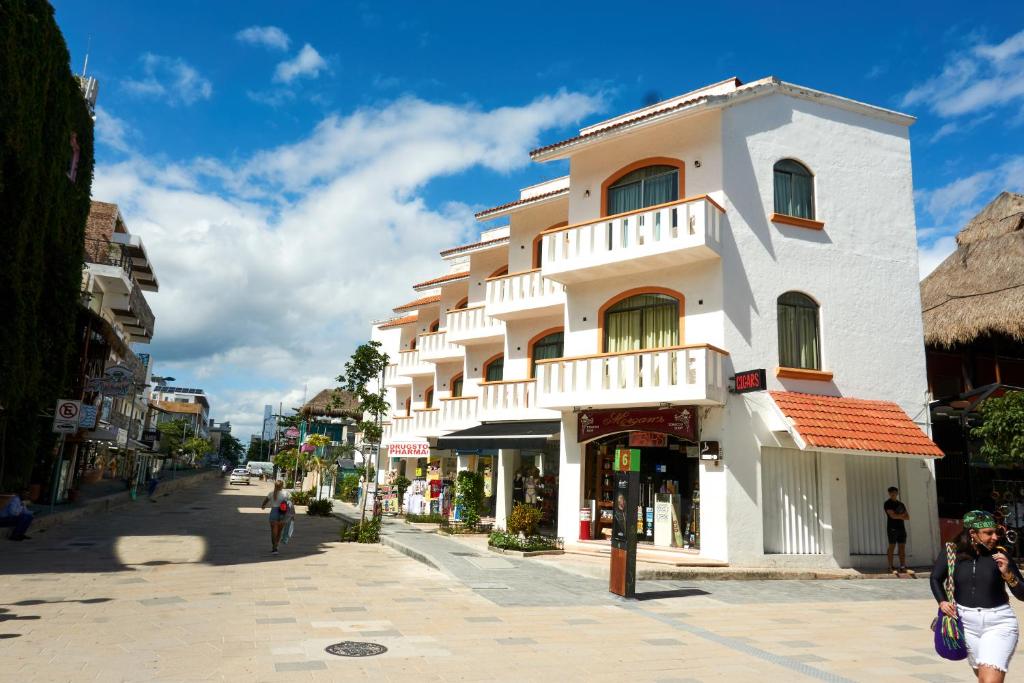 "5TH AVENUE" Beach Balance, "1 block to the beach" "by BFH" — Hotel in Playa Del Carmen