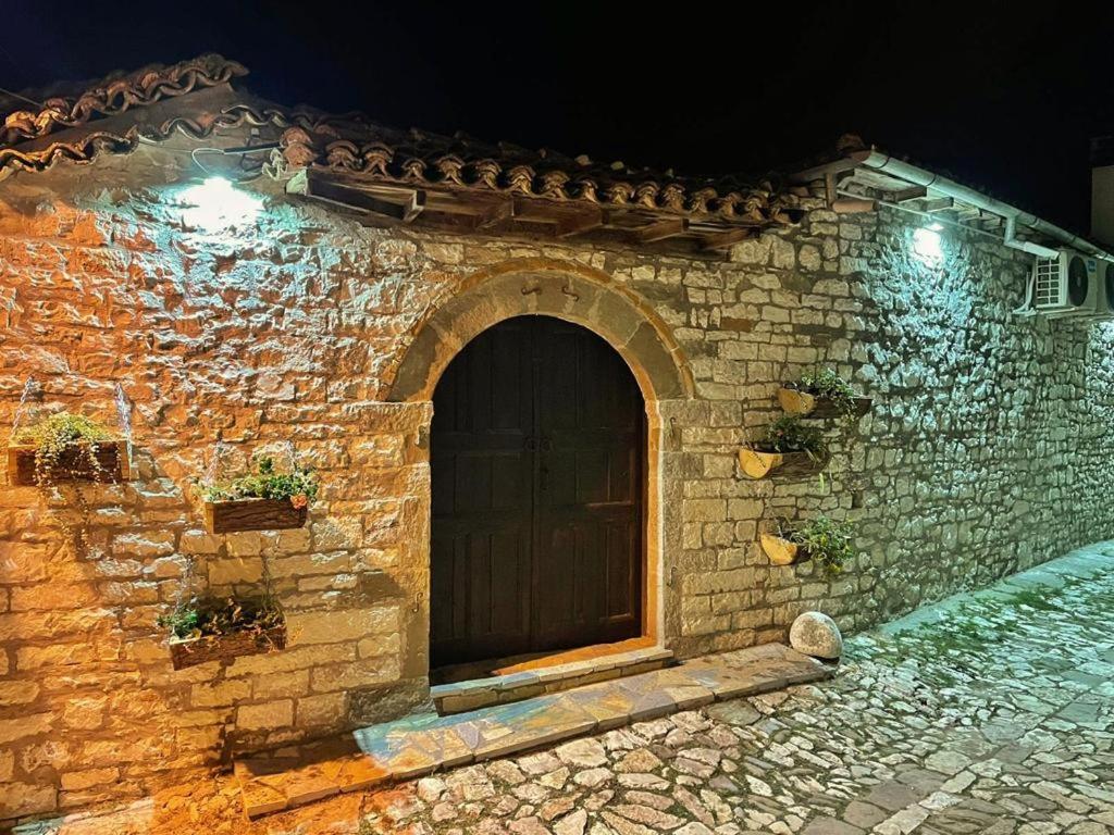 Dhimitri Apartment, Berat