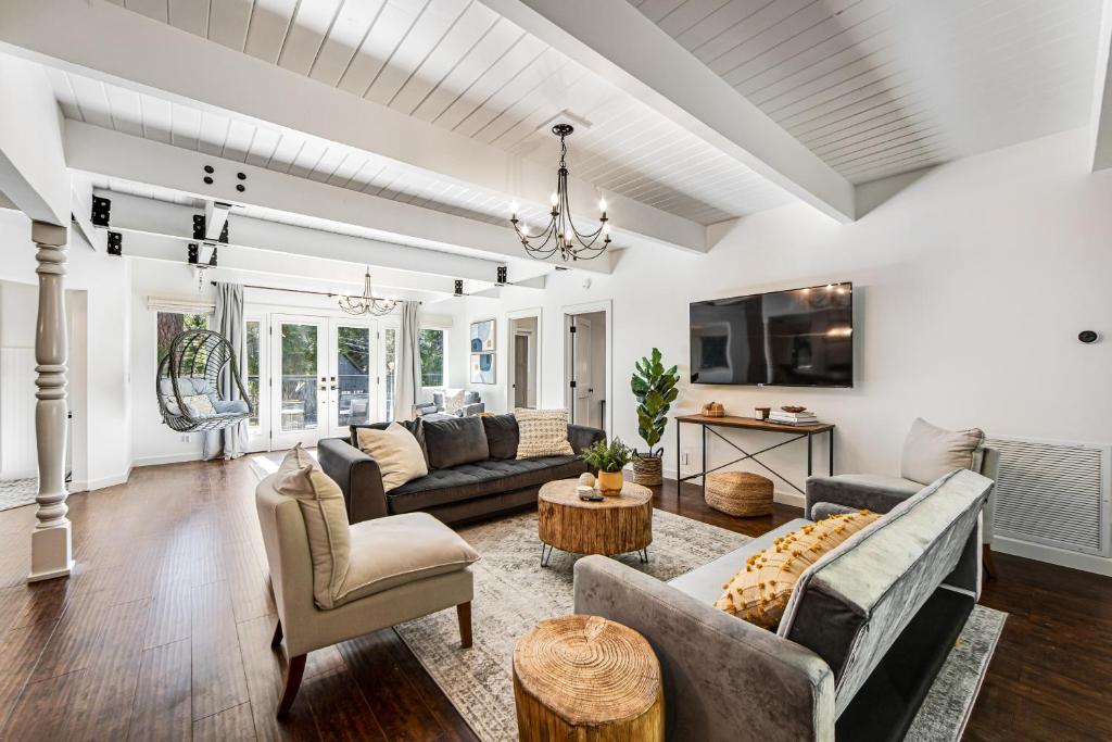 Paradise in the Palisades, Lake Arrowhead