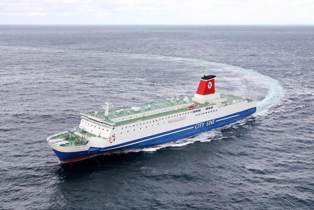 Meimon Taiyo Ferry 2nd sailing from Osaka to Kitakyushu — Hotel in Osaka