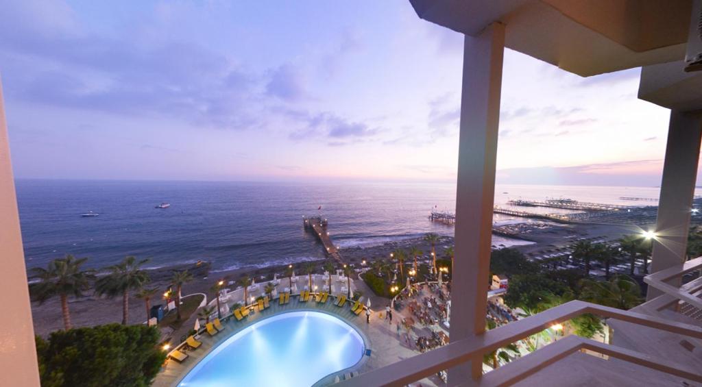 Anitas Hotel — Swimming pool in Konakli