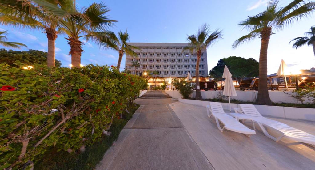 Anitas Hotel — Hotel building in Konakli