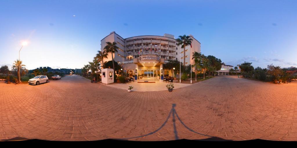 Anitas Hotel — Hotel building in Konakli
