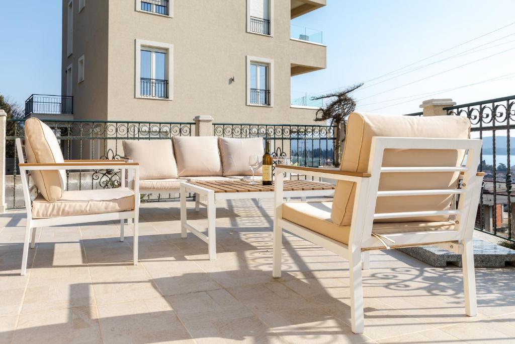 Twin Street Apartments - 2