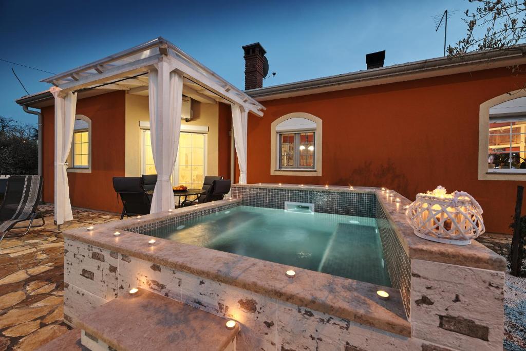 Apartment David with Hydromassage Bath near Umag, Umag