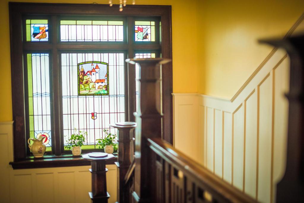Dashwood Manor Seaside Bed & Breakfast photo