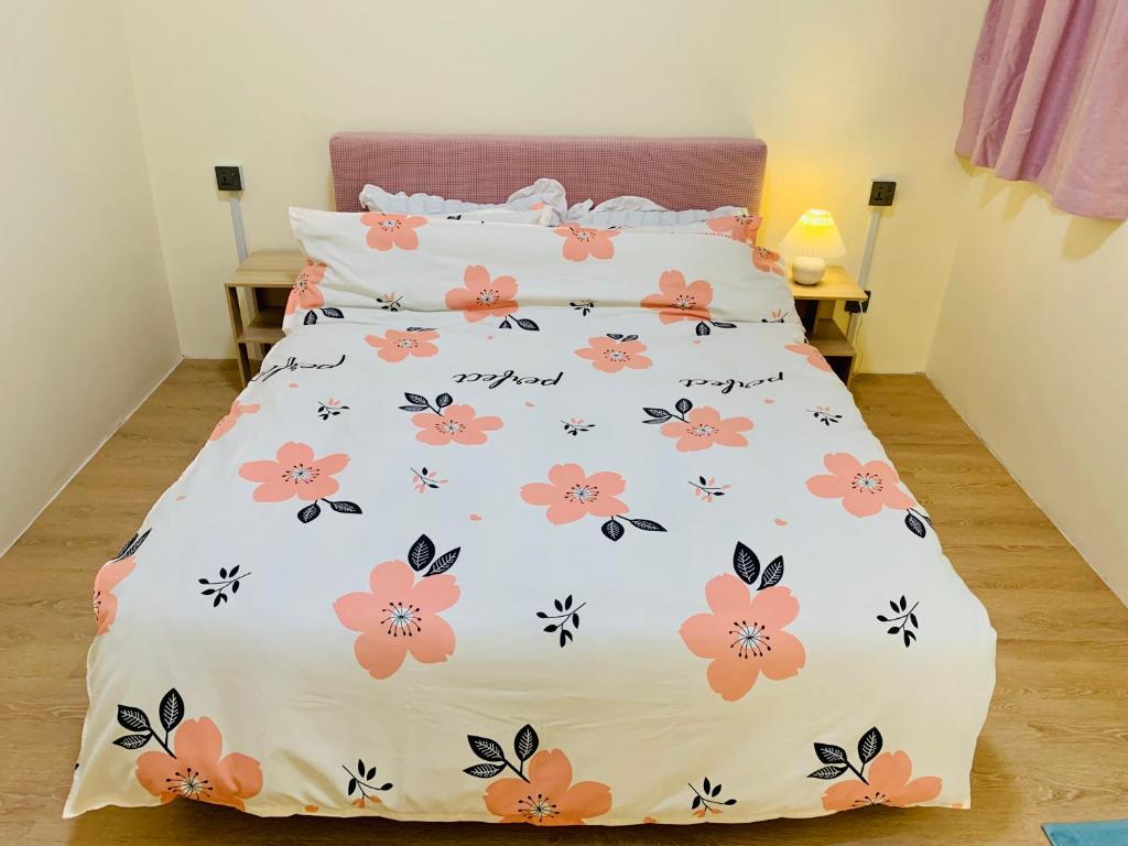 A Meter Sun(Newly Refurbished)全新装修.家具，市中心附近。 photo