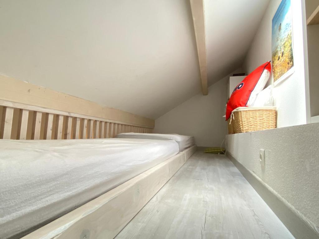 Place de la mairie T2 type loft 70m2 terrasse 35m2 - 3
