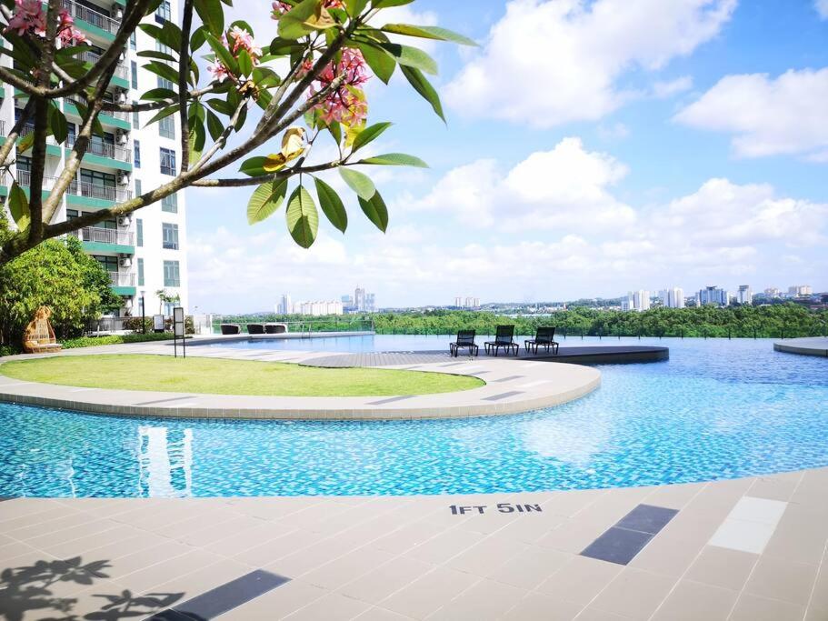 YOLO Budget CONDO Premium Facilities — Hotel in Johor Bahru