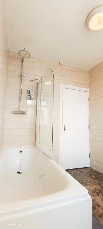 Acacia Flat 189 in Wembley photo