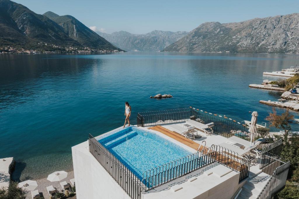 Corso Levante Luxury Suites Dobrota photo