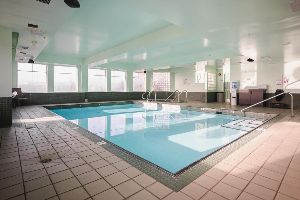 Ramada by Wyndham Surrey/Langley photo