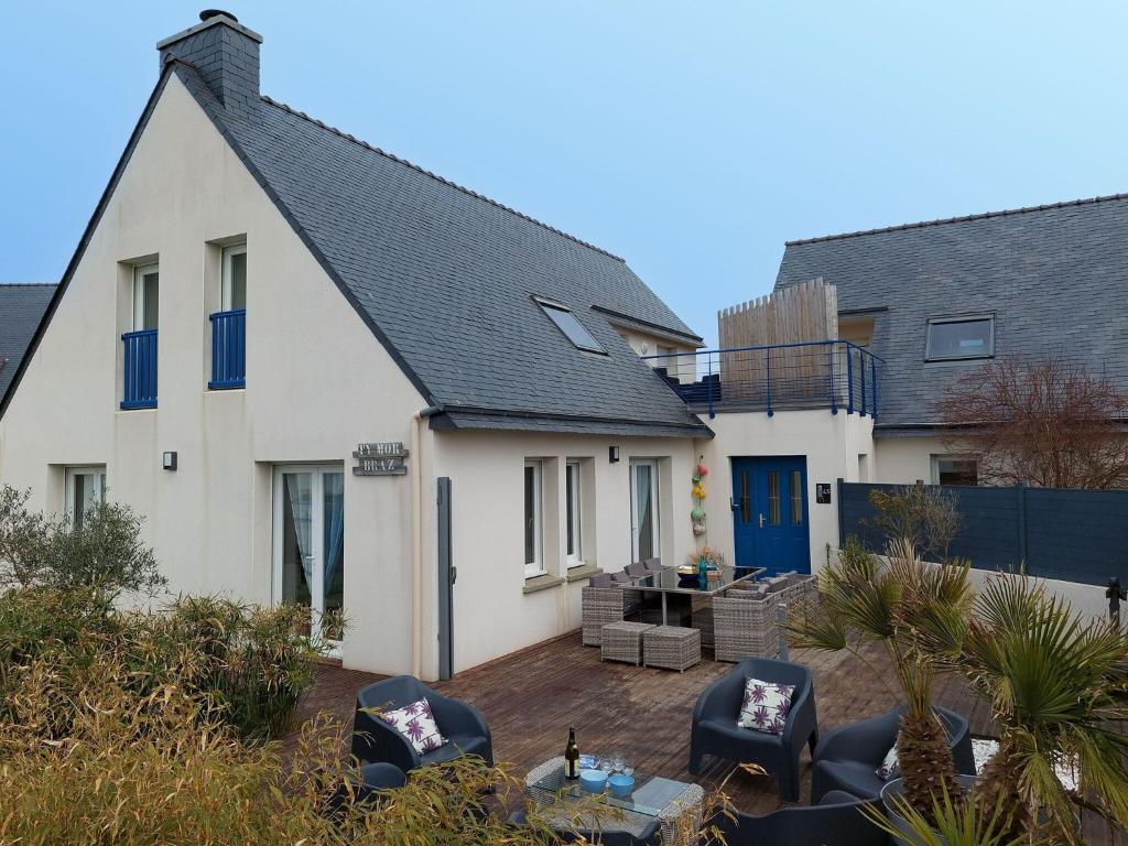 Holiday home with jacuzzi close to the beach