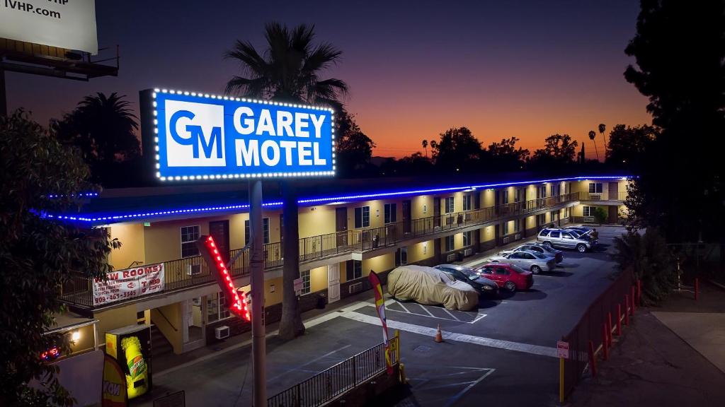 GAREY MOTEL, Pomona
