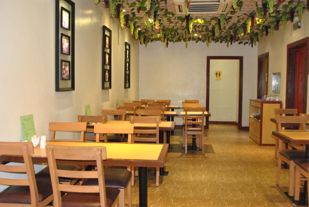 Restaurant, Dragon Home Inn in Cebu