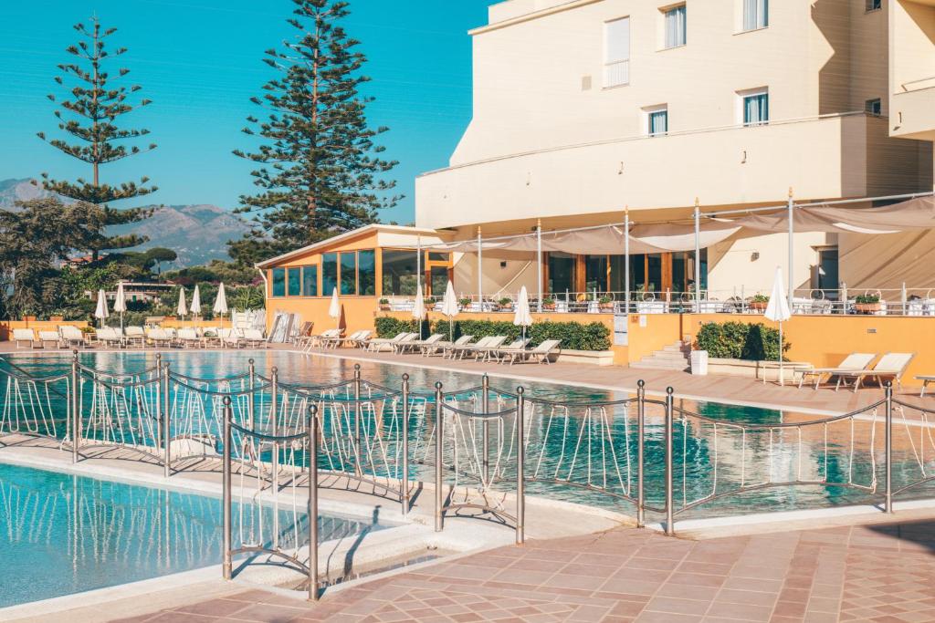 Hotel Grand Vesuvio photo