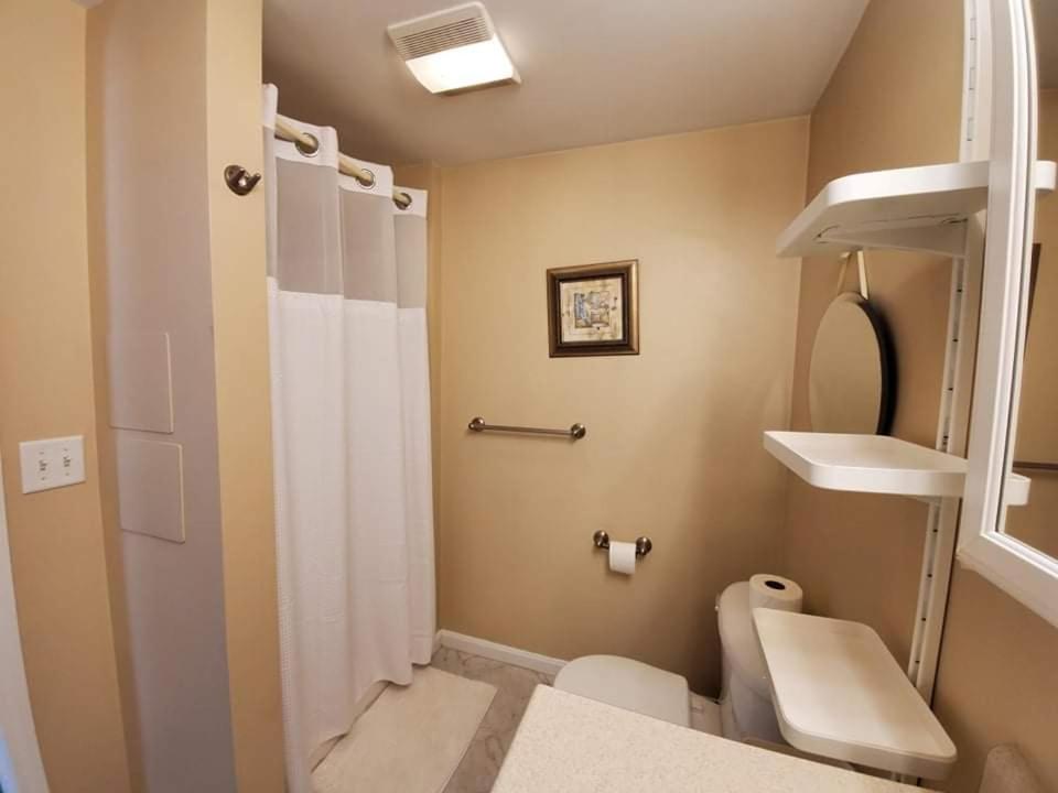 Ashworth Ave Condos photo