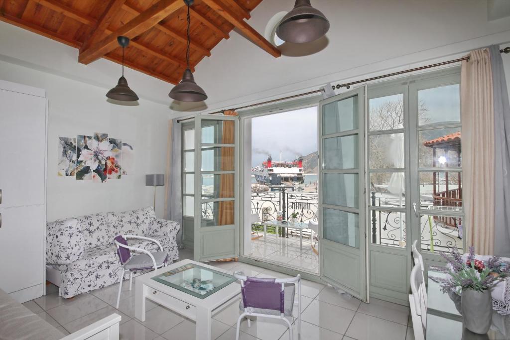 Port view apartment, Skopelos