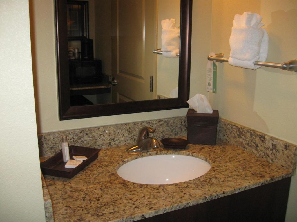 Little Missouri Inn & Suites New Town photo