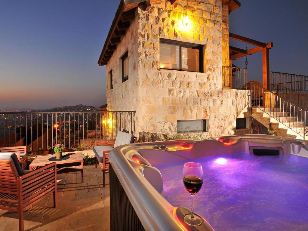 סחלב פראי Wild Orchid Luxury Suites — Hotel in Kfar Vradim