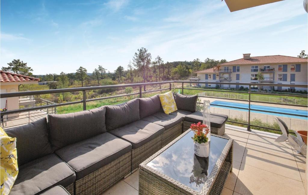 Stunning apartment in Roquebrune-Argens with 2 Bedrooms, WiFi and Outdoor swimming pool