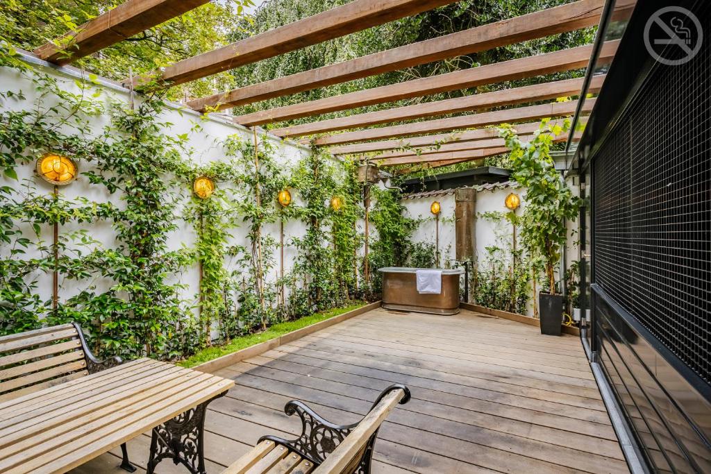 Boutique Hotel The Noblemen photo