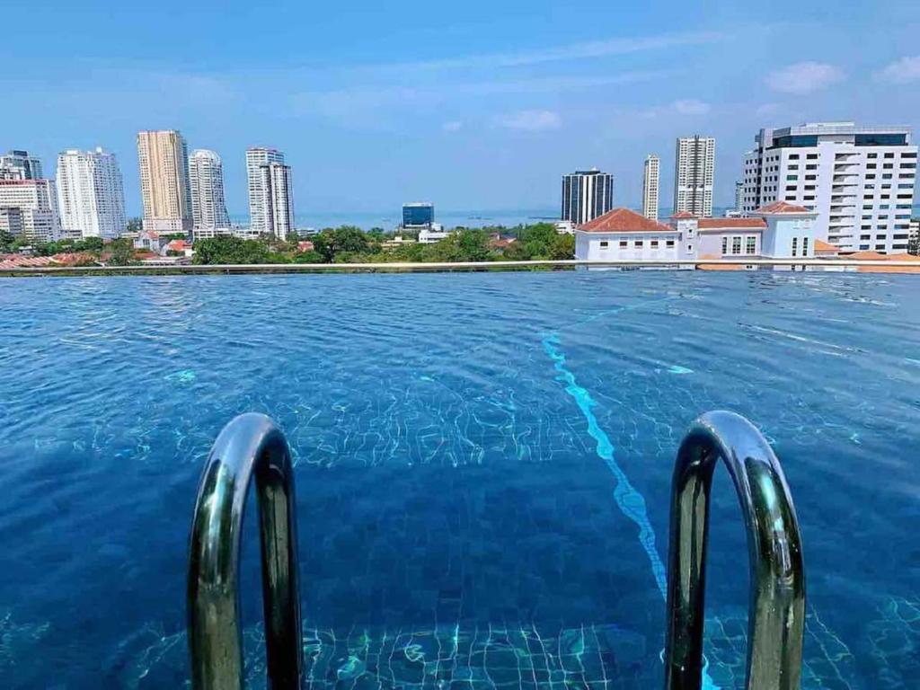 Tropicana 218 Macalister Netflix High Floor photo