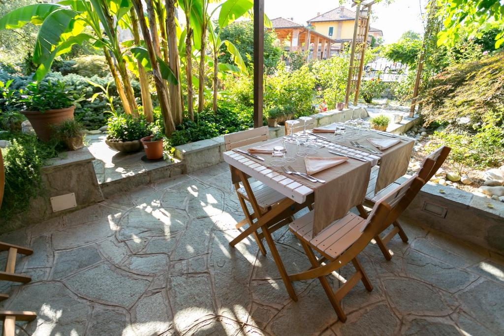 4. Camere D..