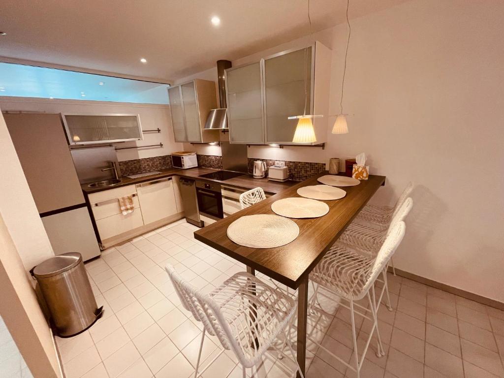 Nice Renting - PAGANINI - Spacious Apartment - 2 BedRooms - King Bed - Bathtub - Heart of Nice - 2