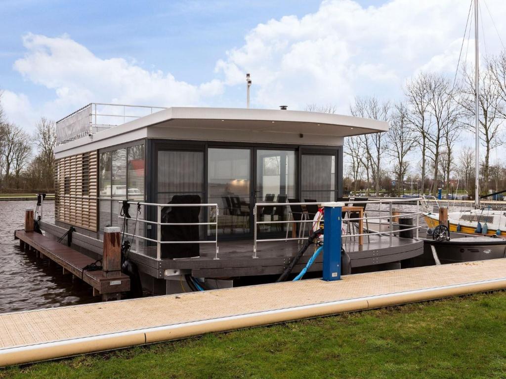 Houseboat with Stunning Views, Sneek