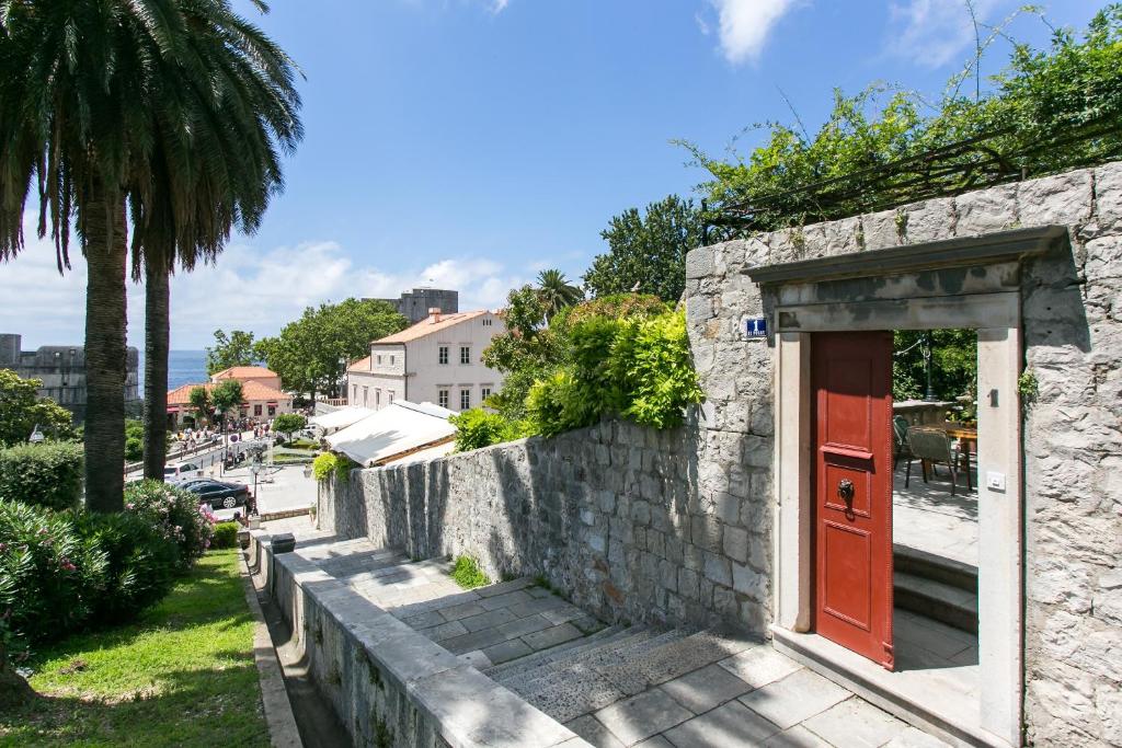 Hotel Exterior Image