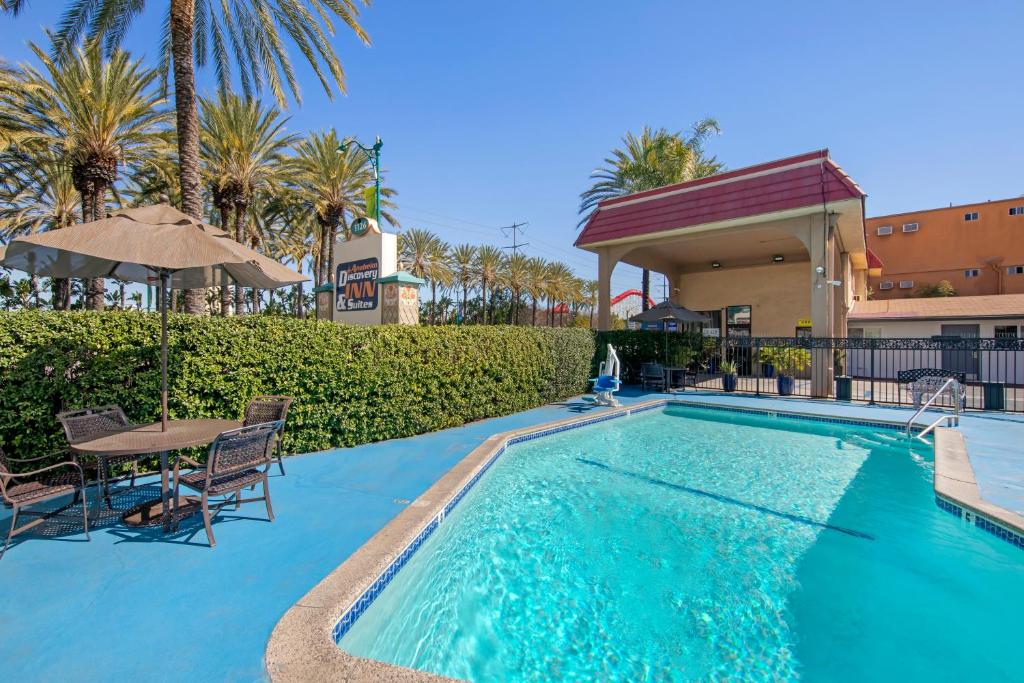Anaheim Discovery Inn and Suites photo