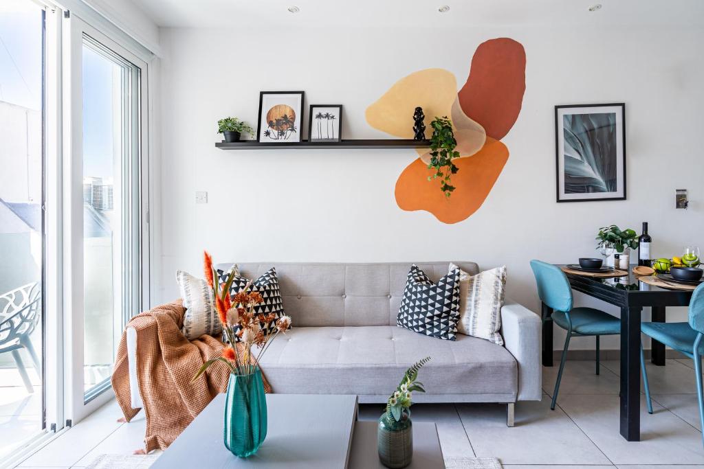 Made with love 1-BR Apt By Finikoudes Beach, Larnaka