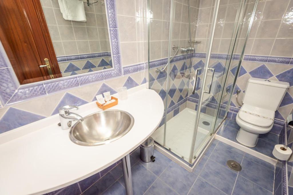 Hotel Castillo de Gauzon photo